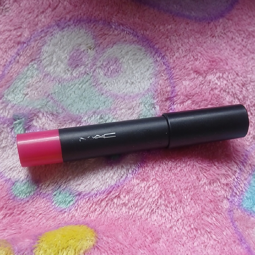 *RARE* MAC Patent Polish Lip Pencil